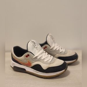 Nike Kids Airmax Sneakers - Cream, Black, and Orange soze:7Y